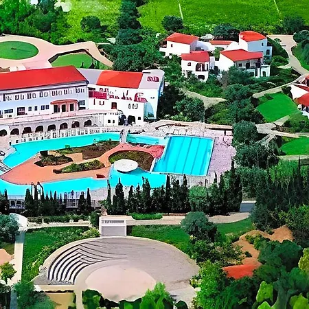호텔 Village & Conference Center 4*